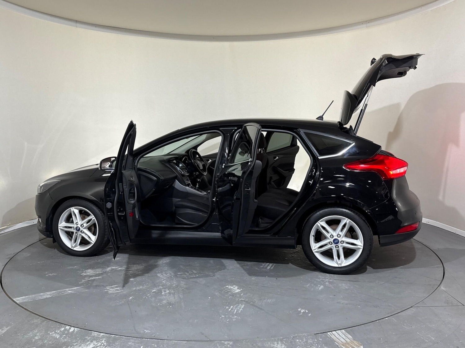 Used Ford Focus 2017 for sale - 76408344: Photo 11