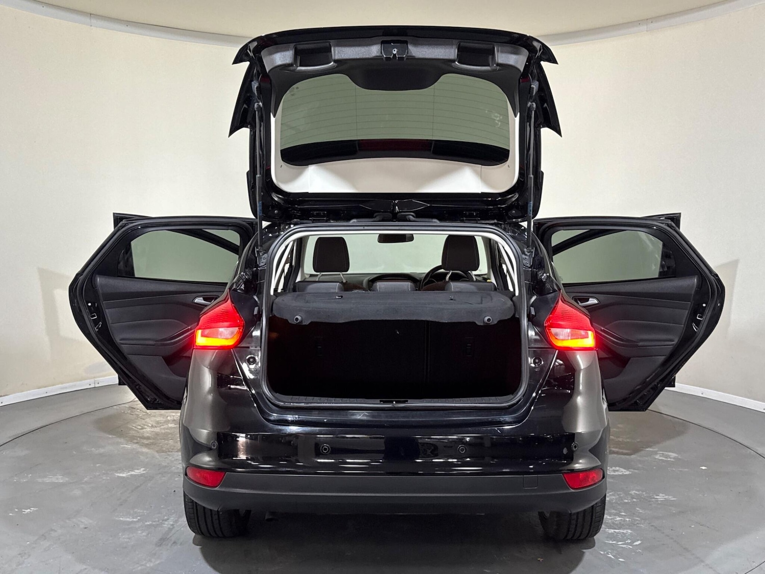 Used Ford Focus 2017 for sale - 76408344: Photo 12