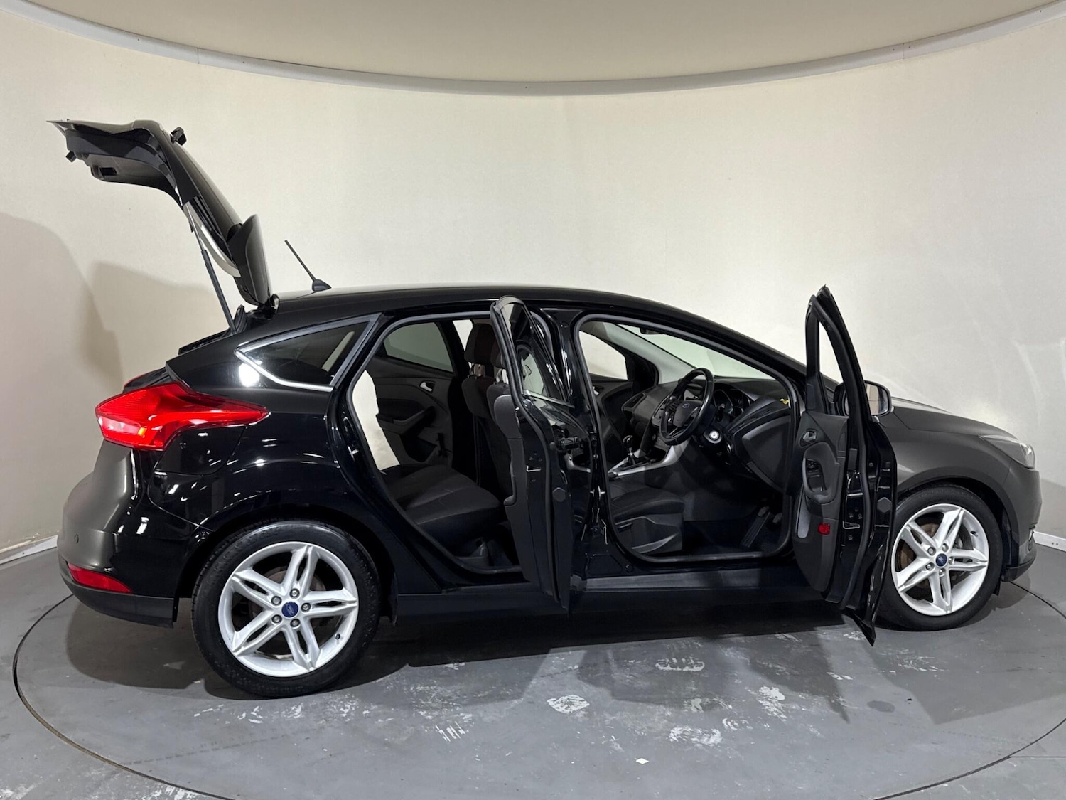 Used Ford Focus 2017 for sale - 76408344: Photo 14