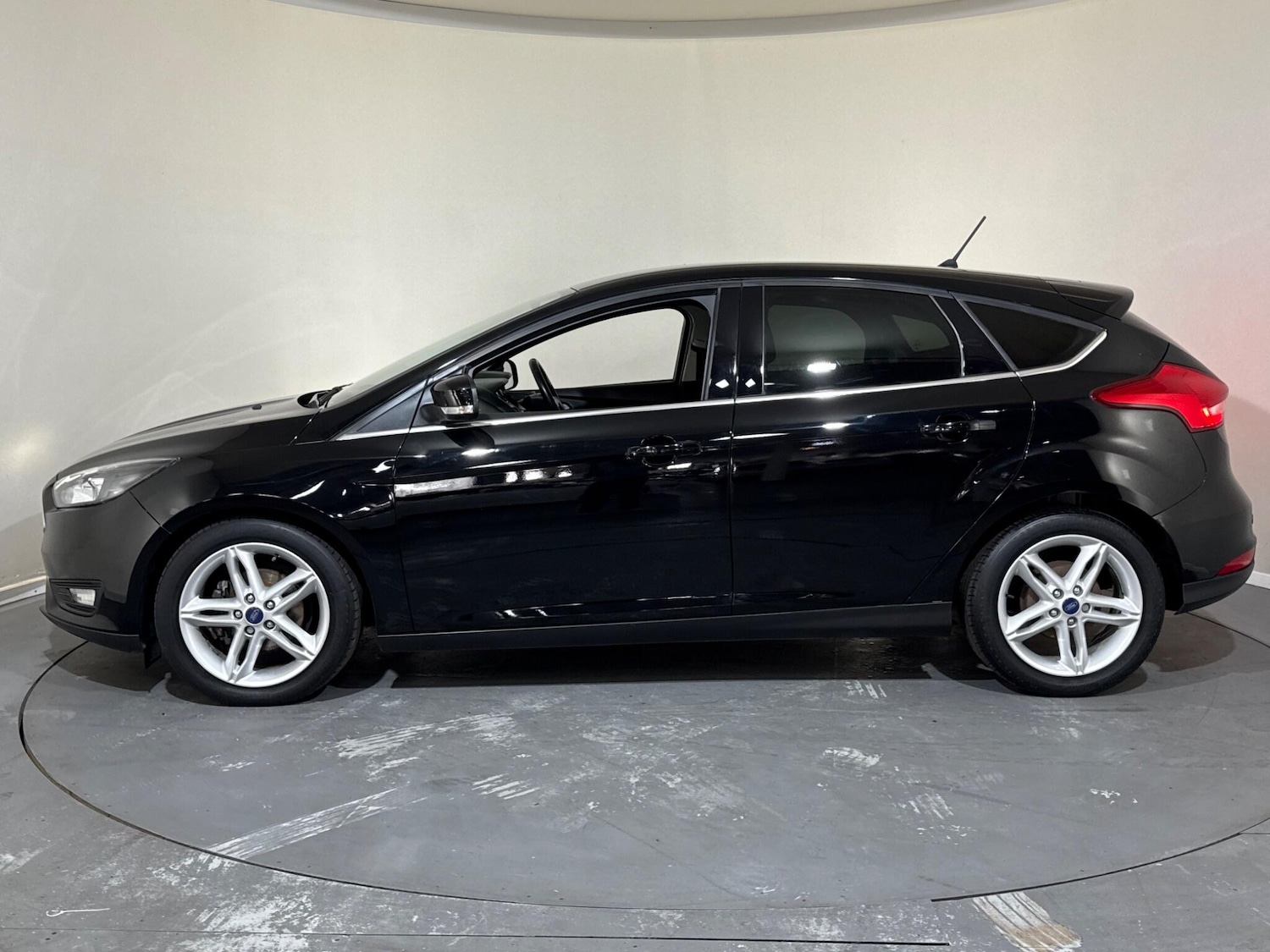 Used Ford Focus 2017 for sale - 76408344: Photo 4