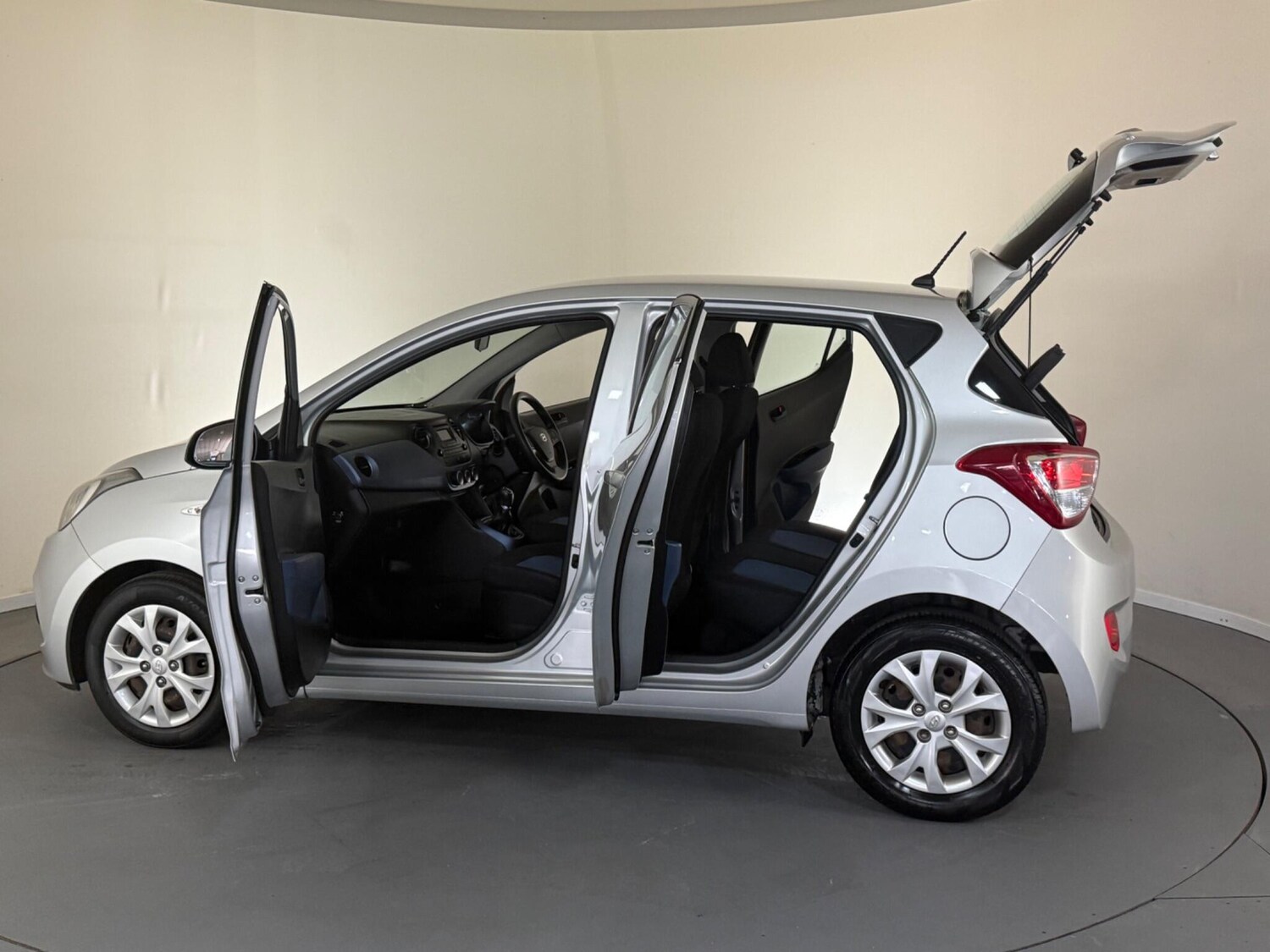 Used Hyundai i10 2014 for sale - 76424130: Photo 11