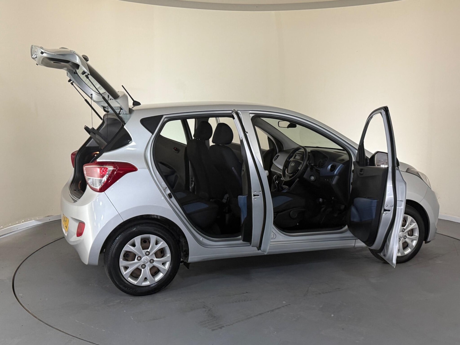 Used Hyundai i10 2014 for sale - 76424130: Photo 14