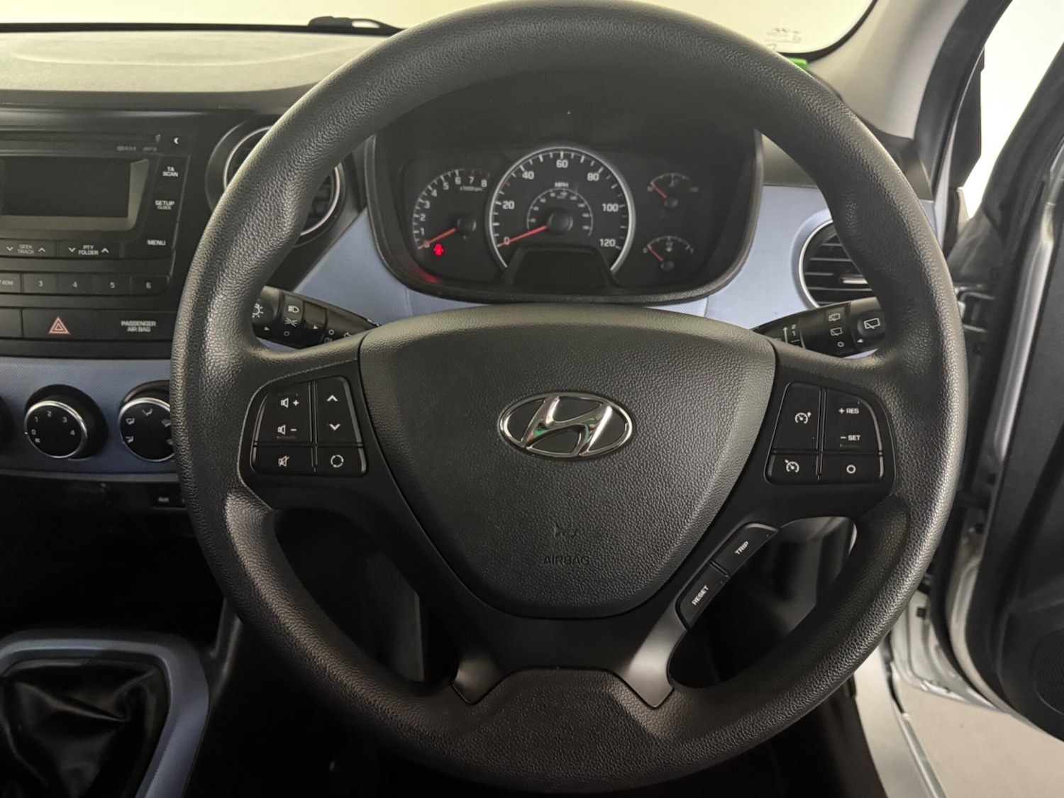 Used Hyundai i10 2014 for sale - 76424130: Photo 26
