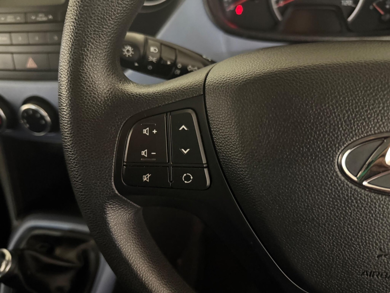 Used Hyundai i10 2014 for sale - 76424130: Photo 29