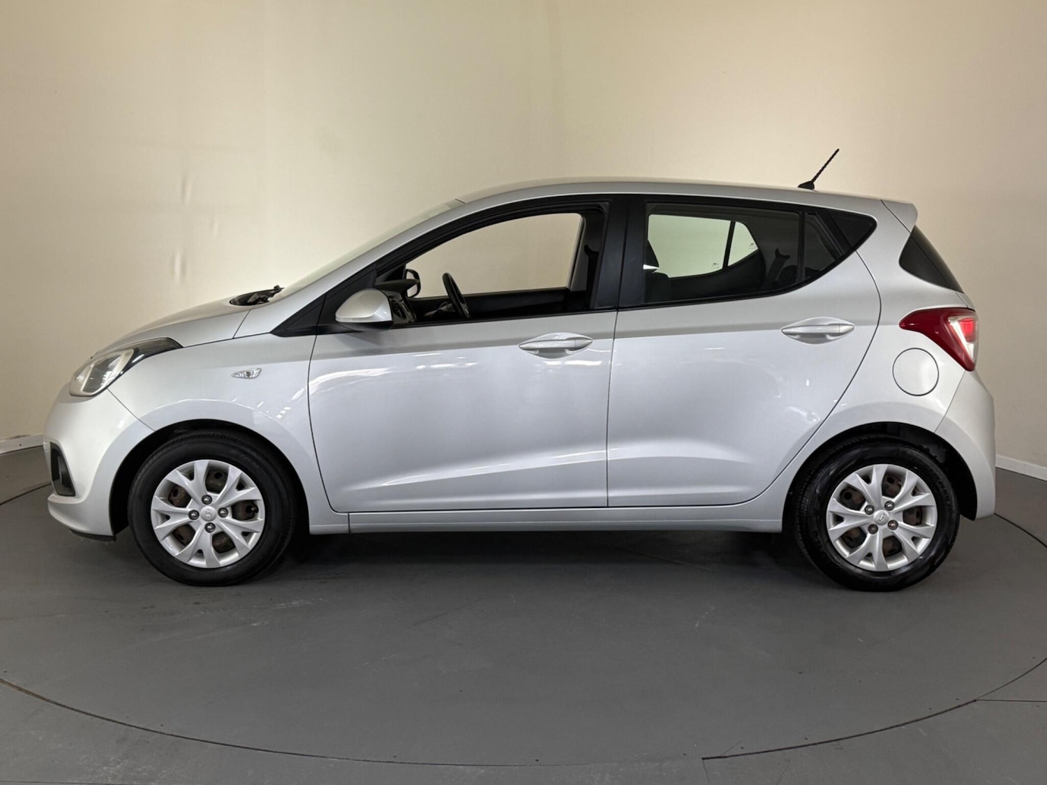 Used Hyundai i10 2014 for sale - 76424130: Photo 4
