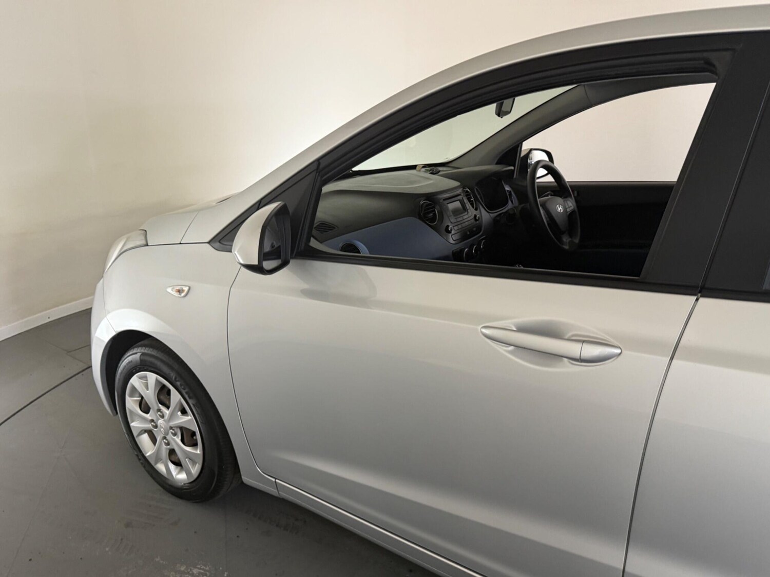 Used Hyundai i10 2014 for sale - 76424130: Photo 53