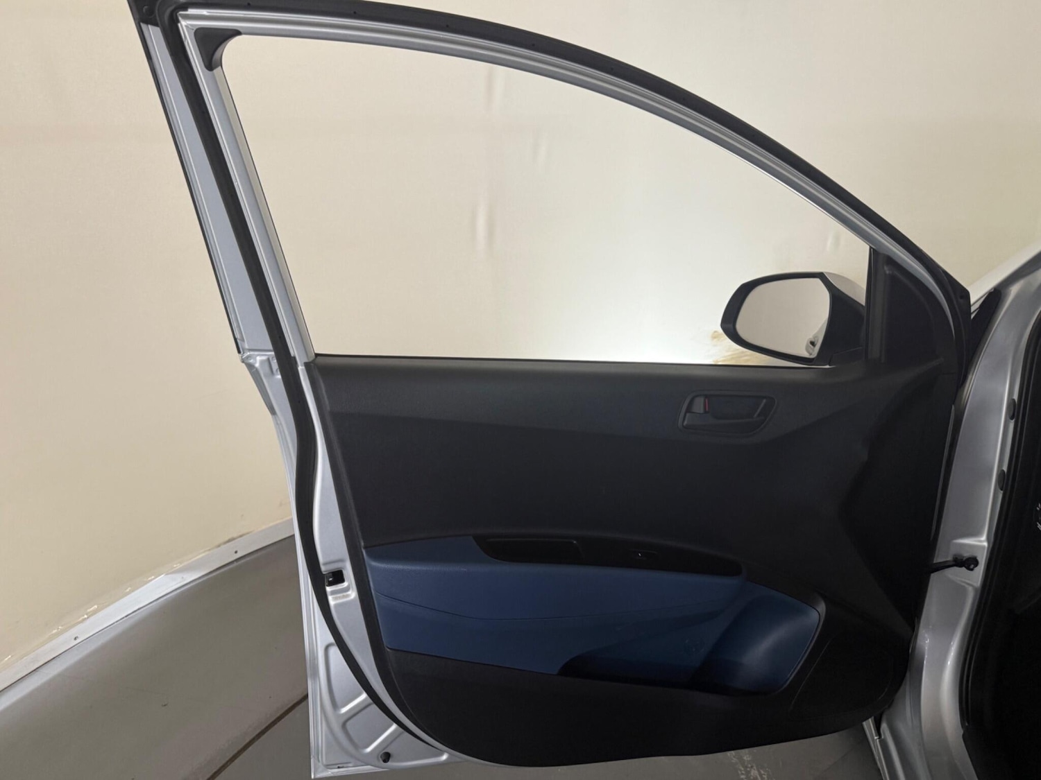 Used Hyundai i10 2014 for sale - 76424130: Photo 62