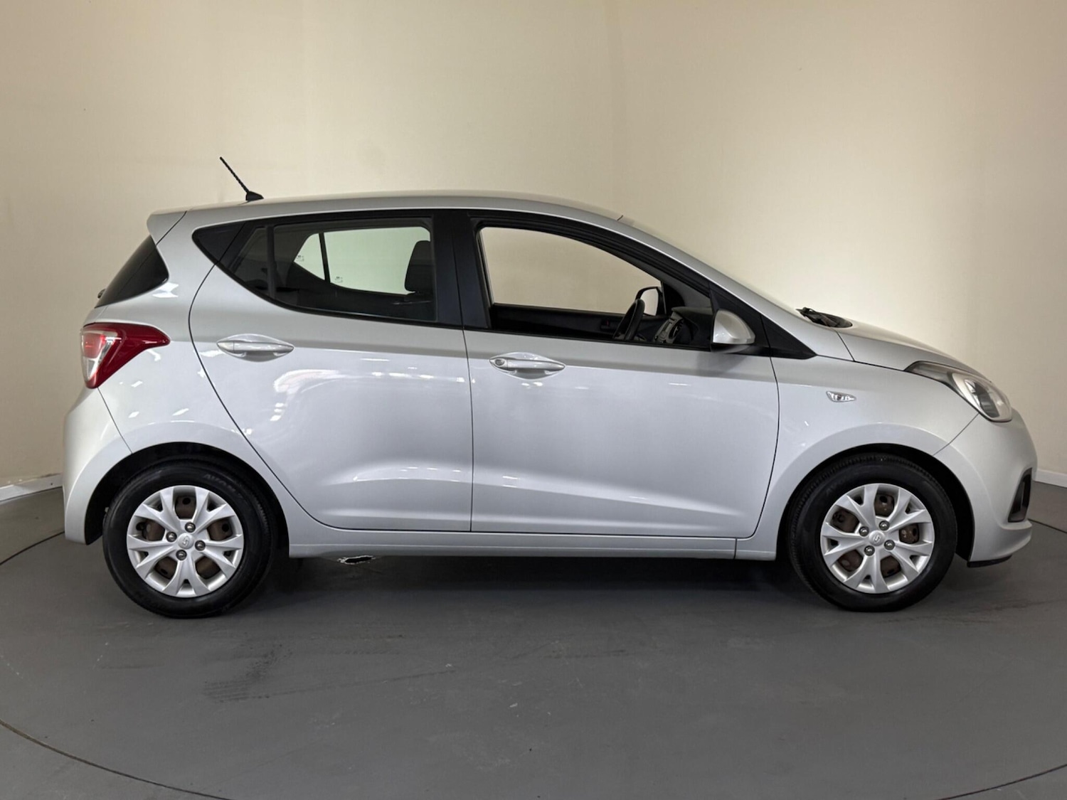Used Hyundai i10 2014 for sale - 76424130: Photo 8
