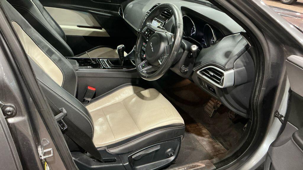 Used Jaguar XE 2016 for sale - 76573213: Photo 9