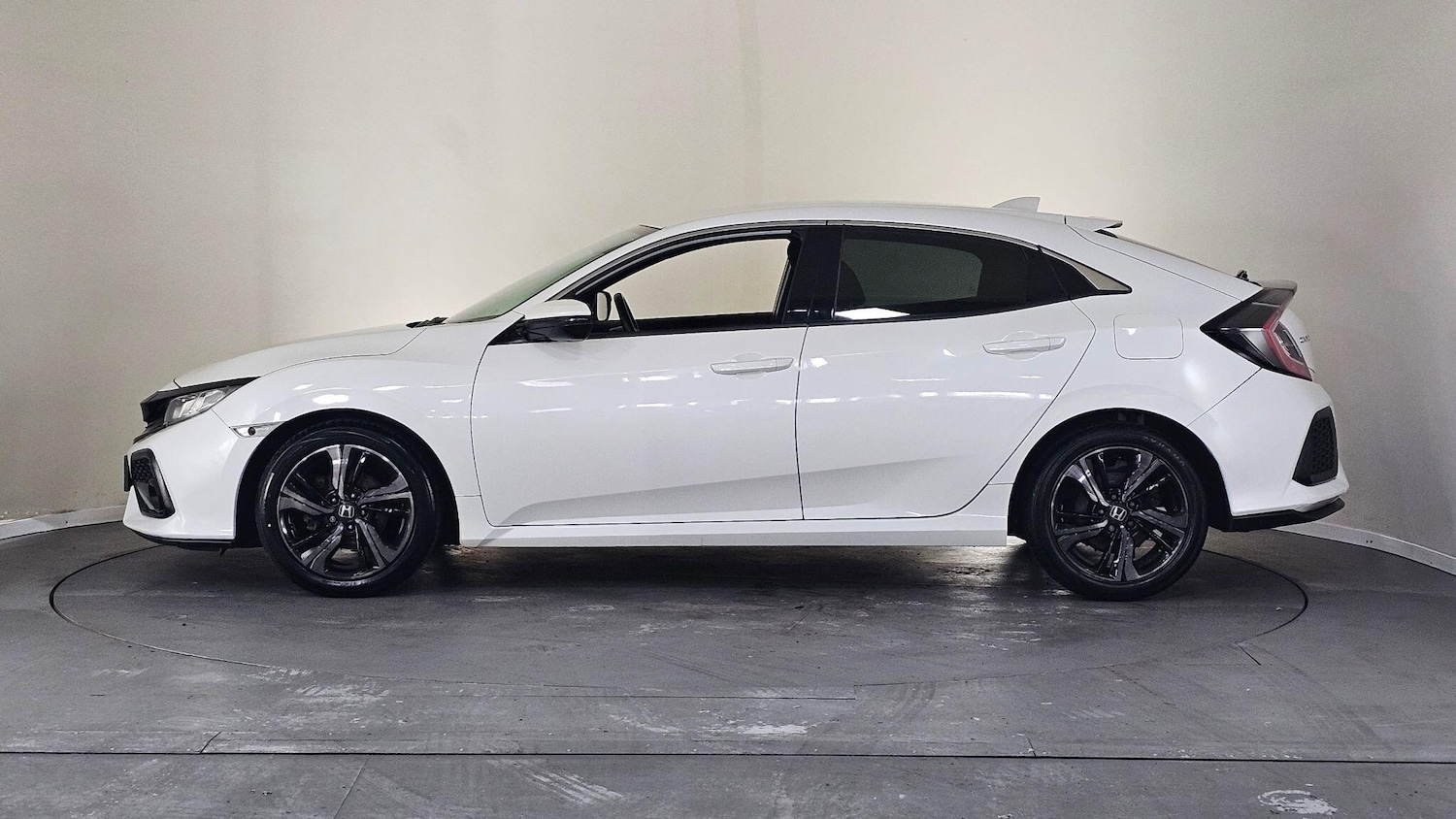 Used Honda Civic 2017 for sale - 76646098: Photo 10