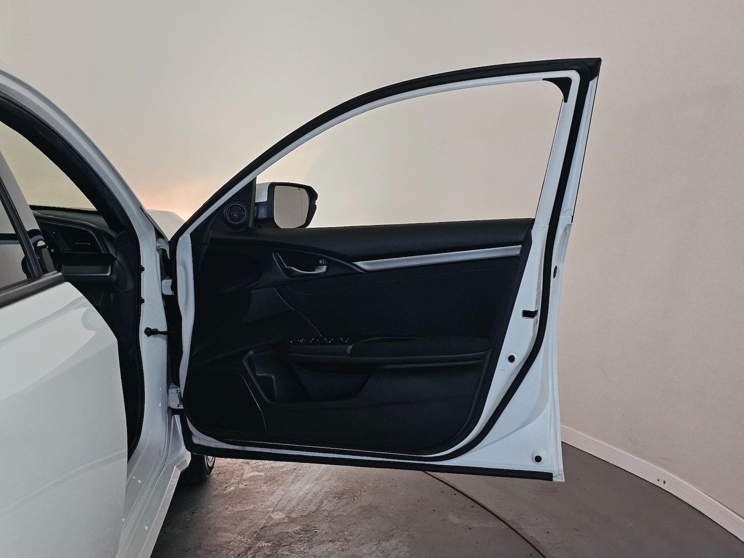 Used Honda Civic 2017 for sale - 76646098: Photo 20