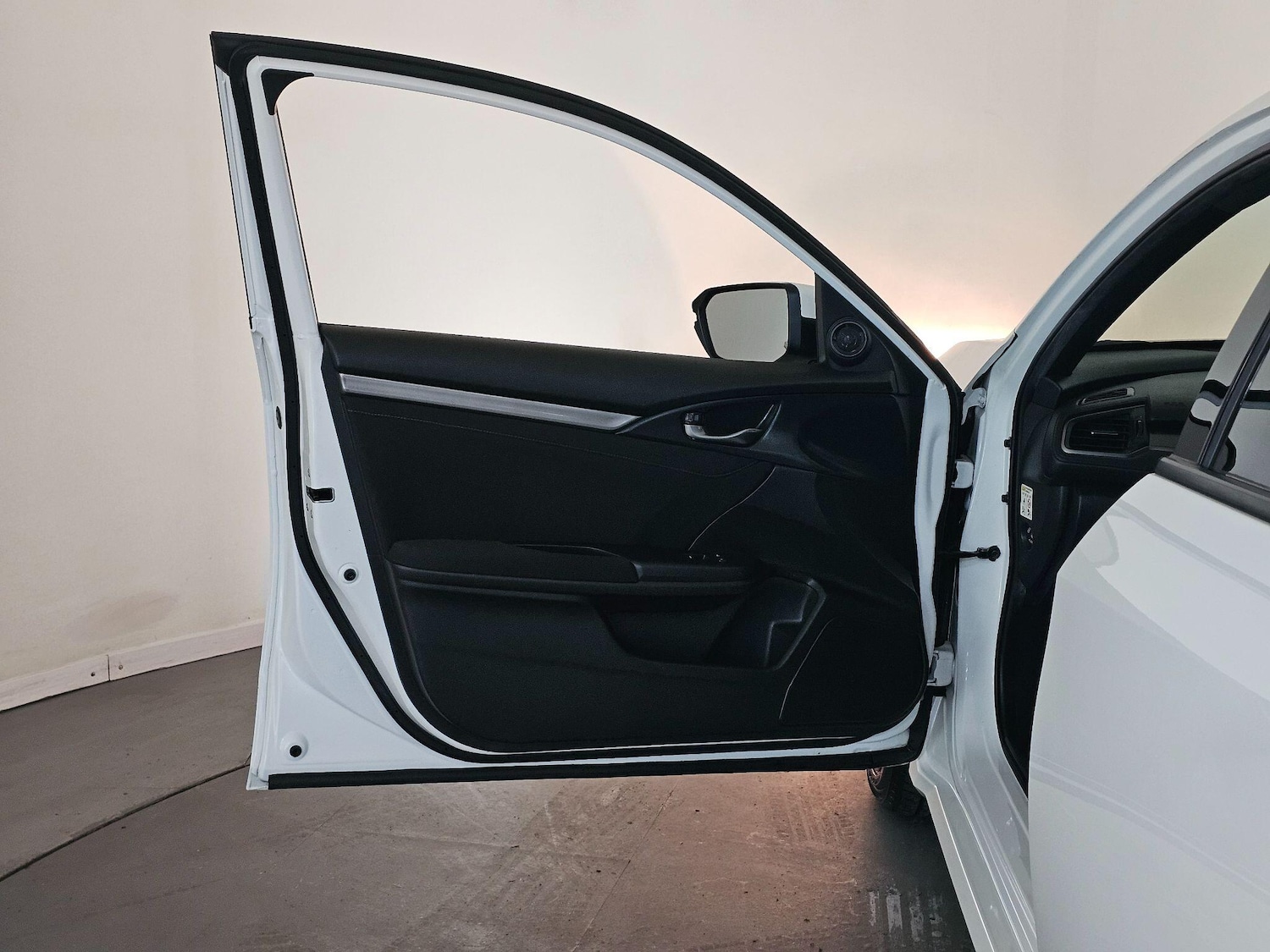 Used Honda Civic 2017 for sale - 76646098: Photo 23