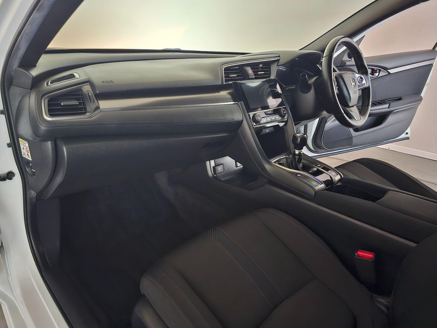 Used Honda Civic 2017 for sale - 76646098: Photo 24