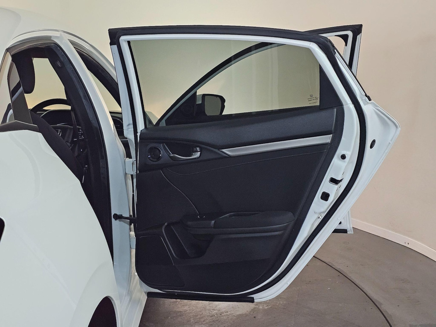 Used Honda Civic 2017 for sale - 76646098: Photo 26