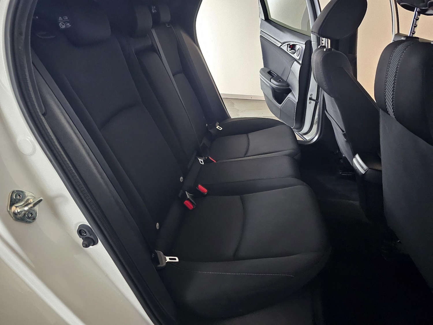 Used Honda Civic 2017 for sale - 76646098: Photo 28