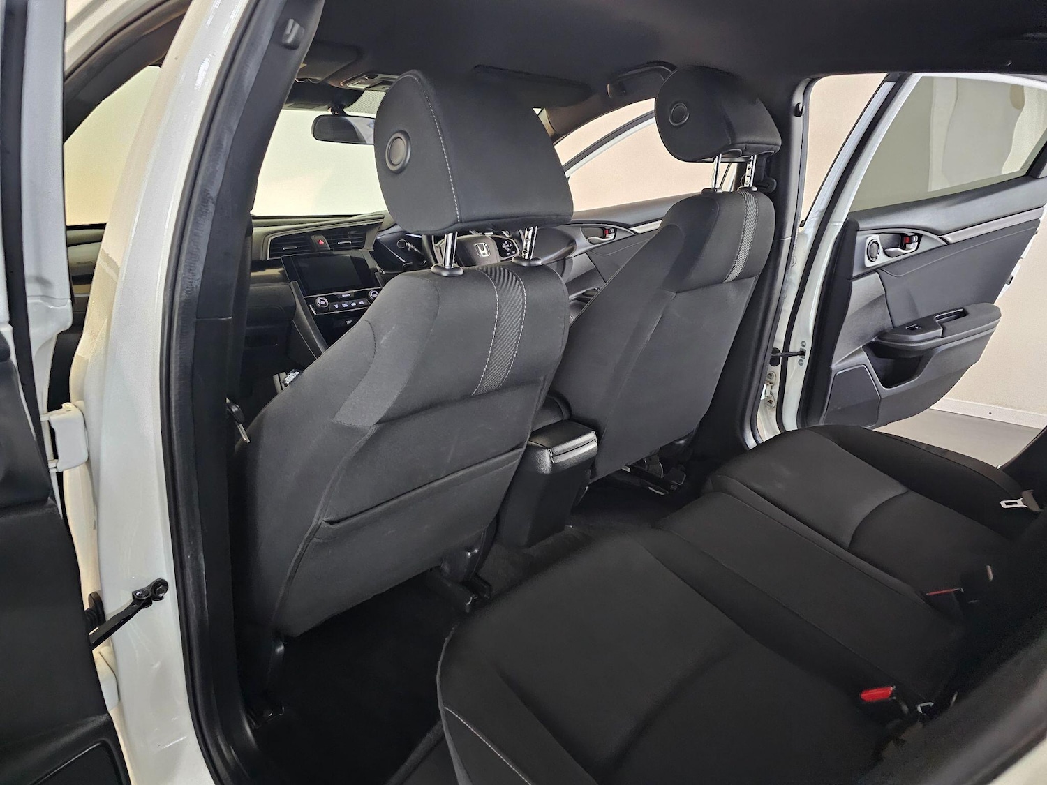 Used Honda Civic 2017 for sale - 76646098: Photo 30