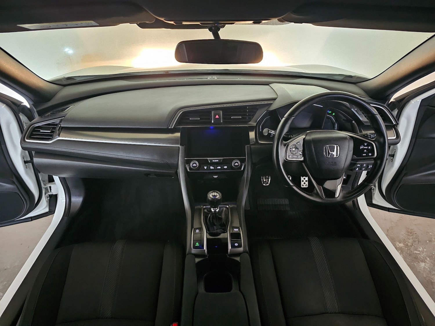 Used Honda Civic 2017 for sale - 76646098: Photo 32