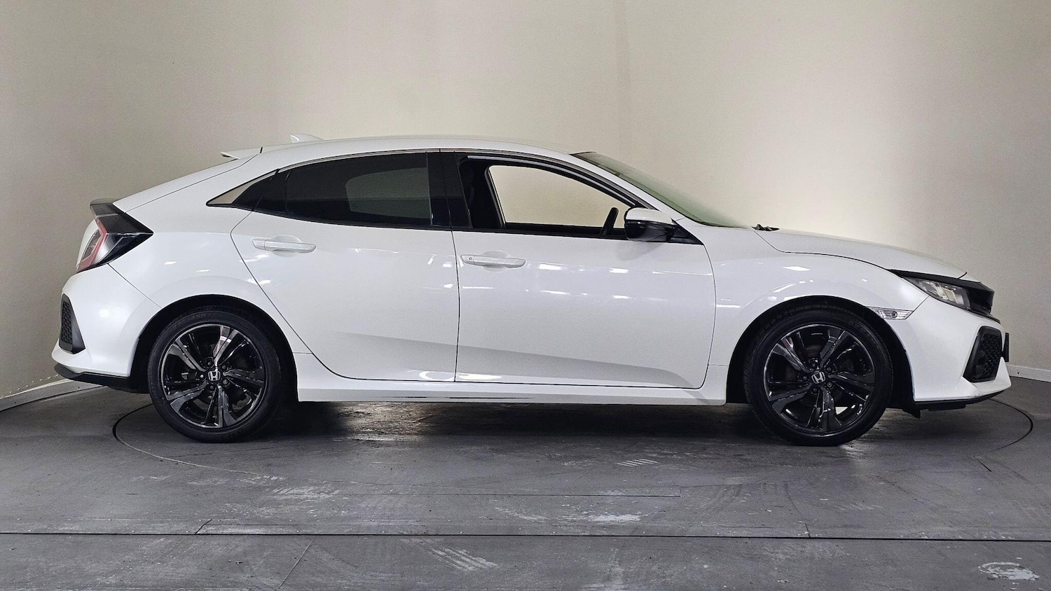 Used Honda Civic 2017 for sale - 76646098: Photo 6