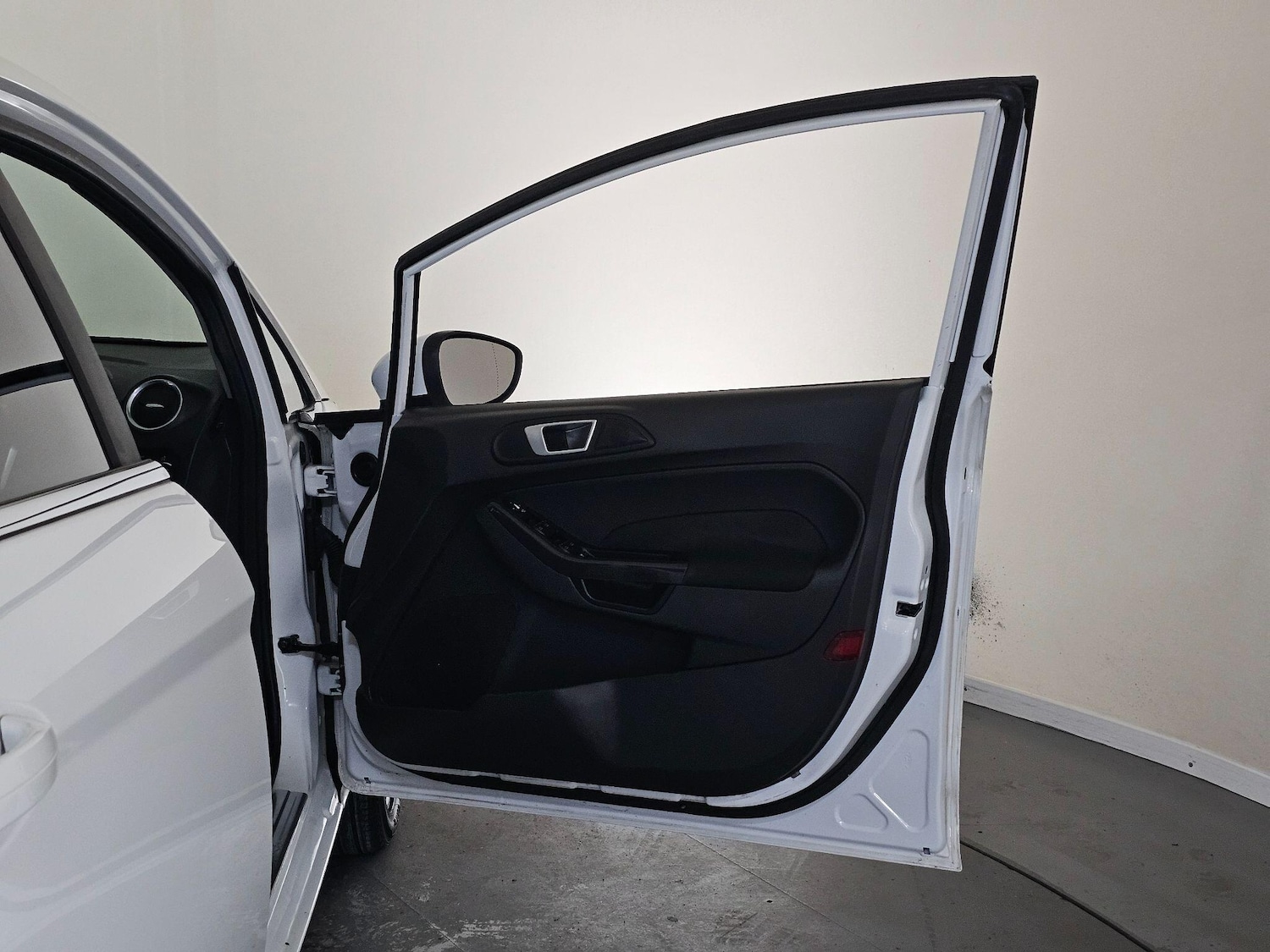 Used Ford Fiesta 2014 for sale - 76408577: Photo 19