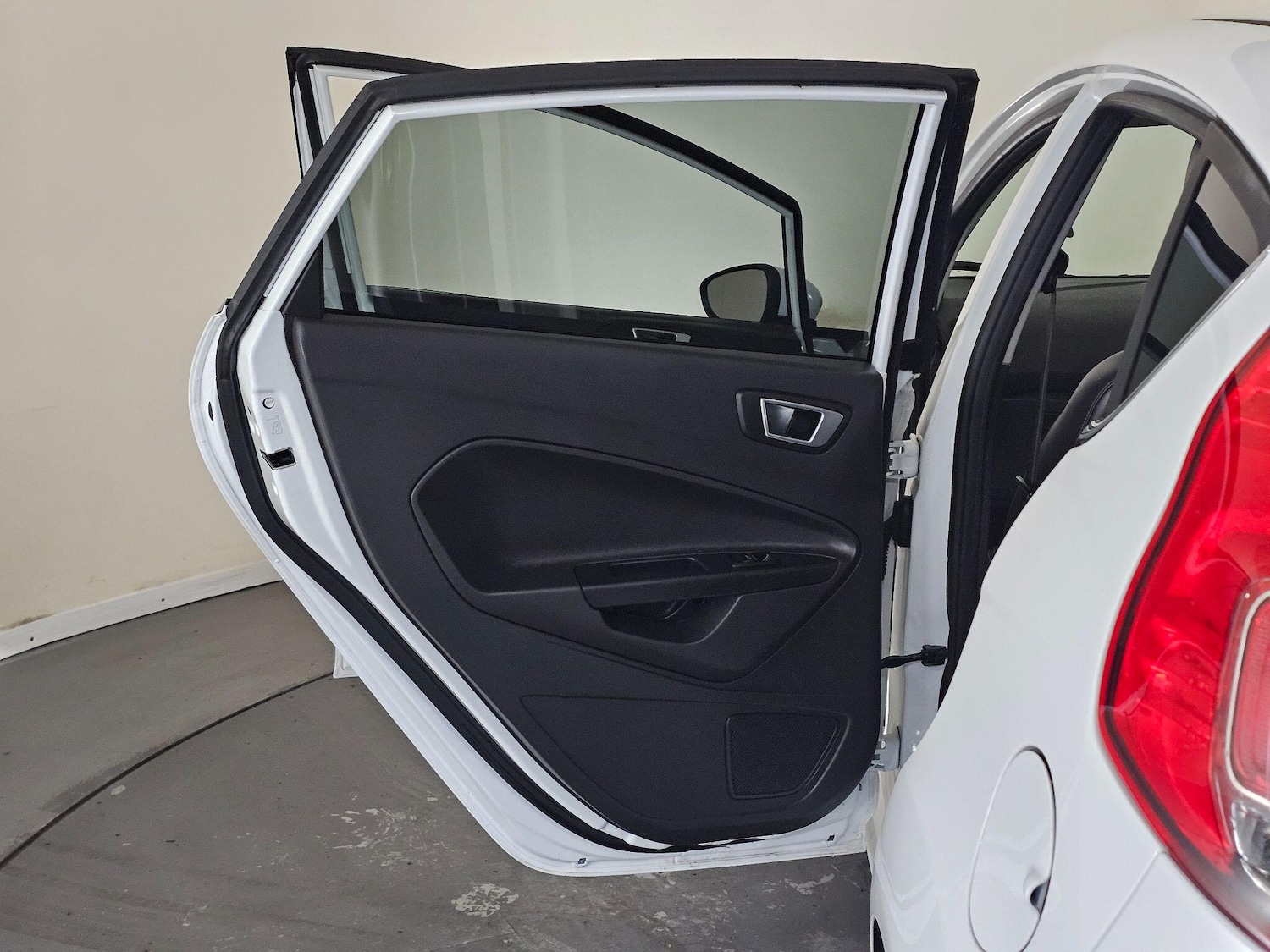 Used Ford Fiesta 2014 for sale - 76408577: Photo 28