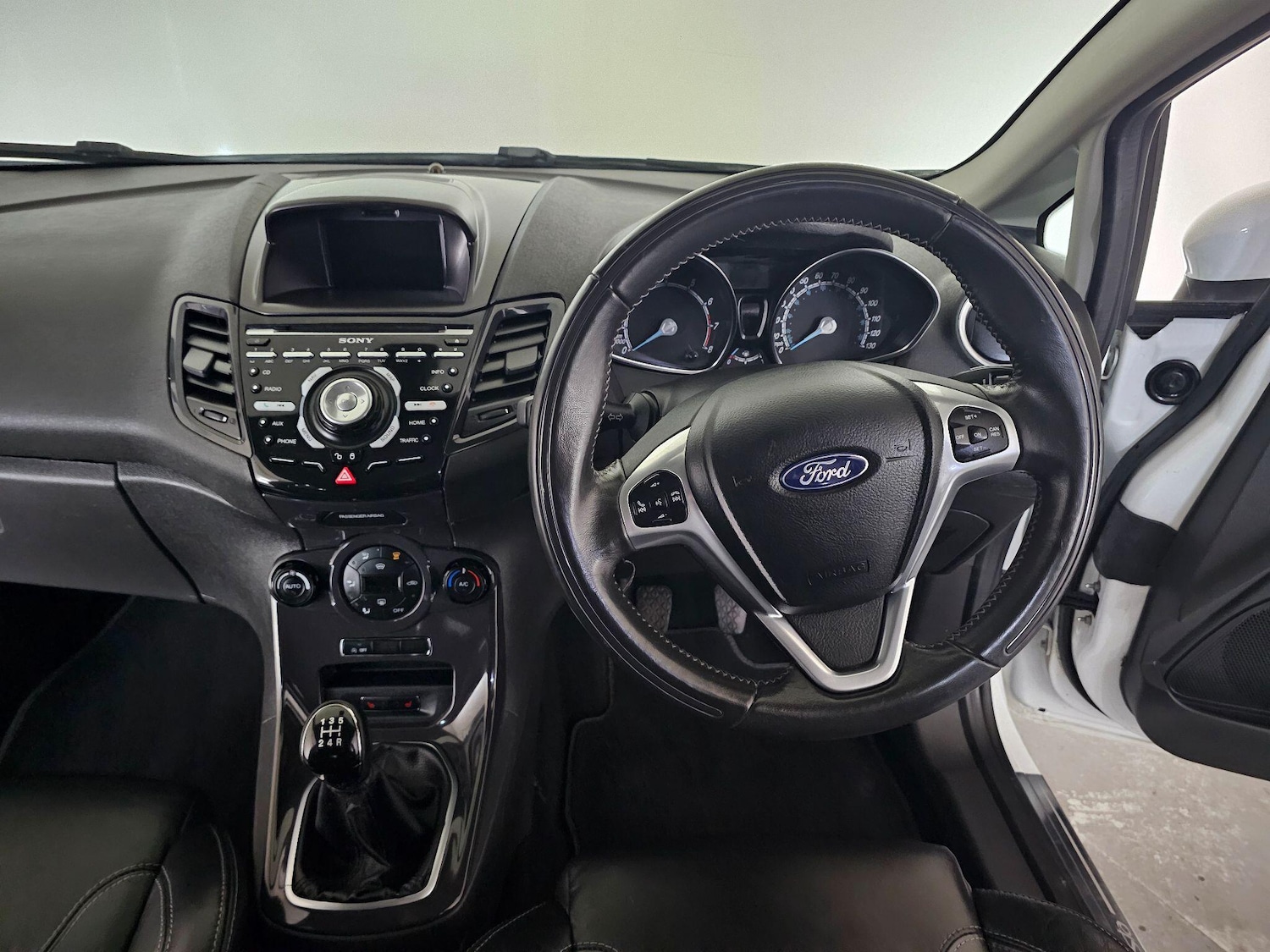 Used Ford Fiesta 2014 for sale - 76408577: Photo 32