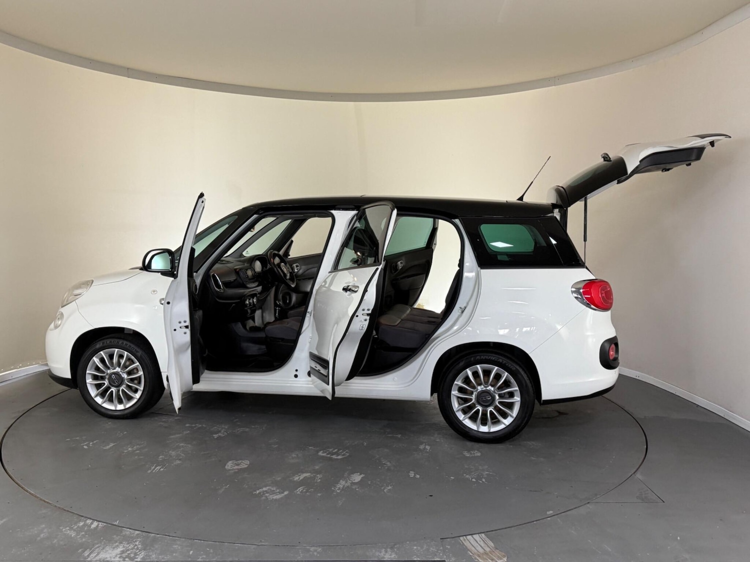 Used Fiat 500L 2013 for sale - 76409535: Photo 11