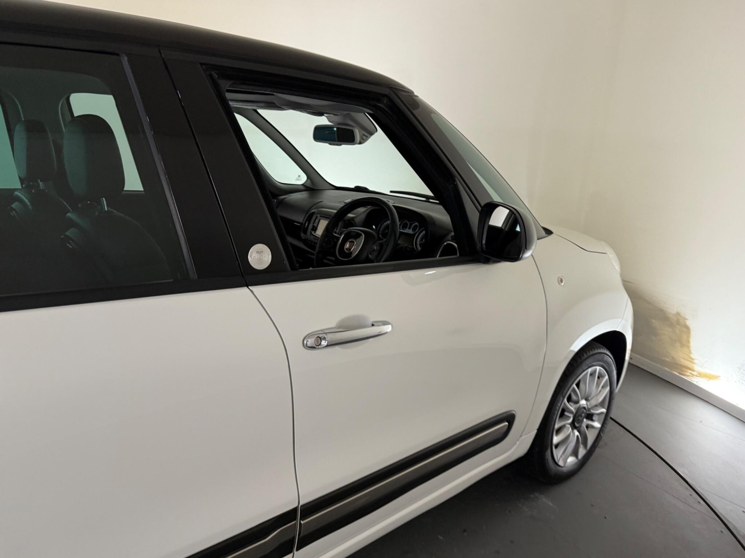 Used Fiat 500L 2013 for sale - 76409535: Photo 17