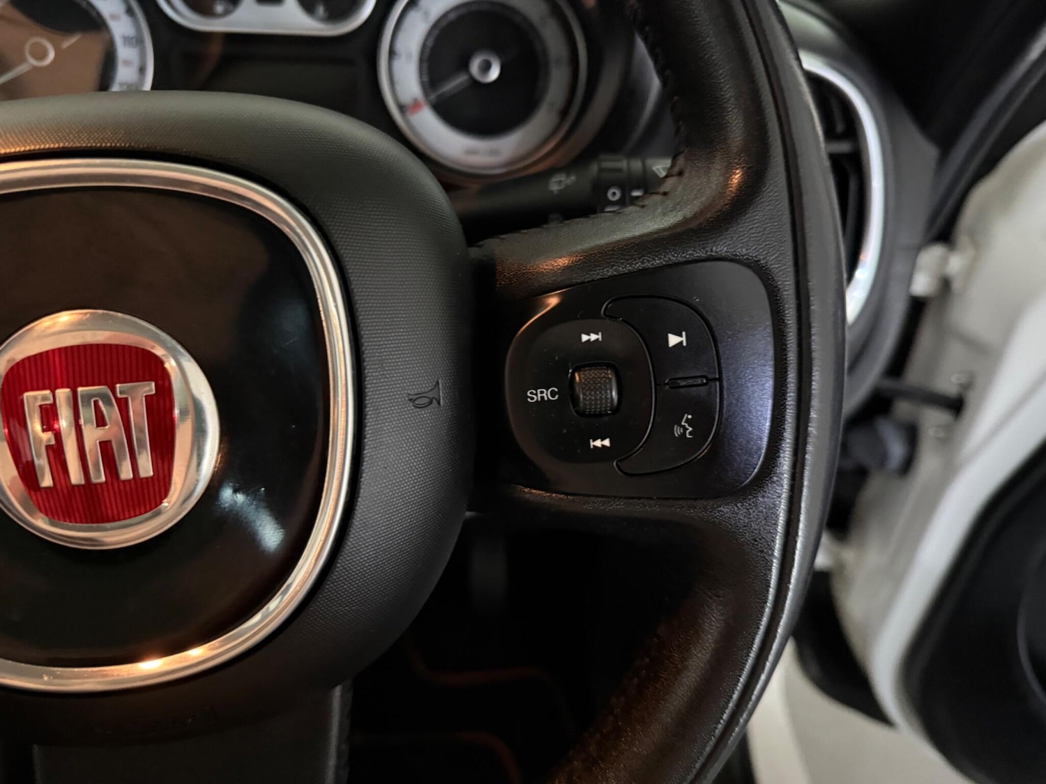 Used Fiat 500L 2013 for sale - 76409535: Photo 28