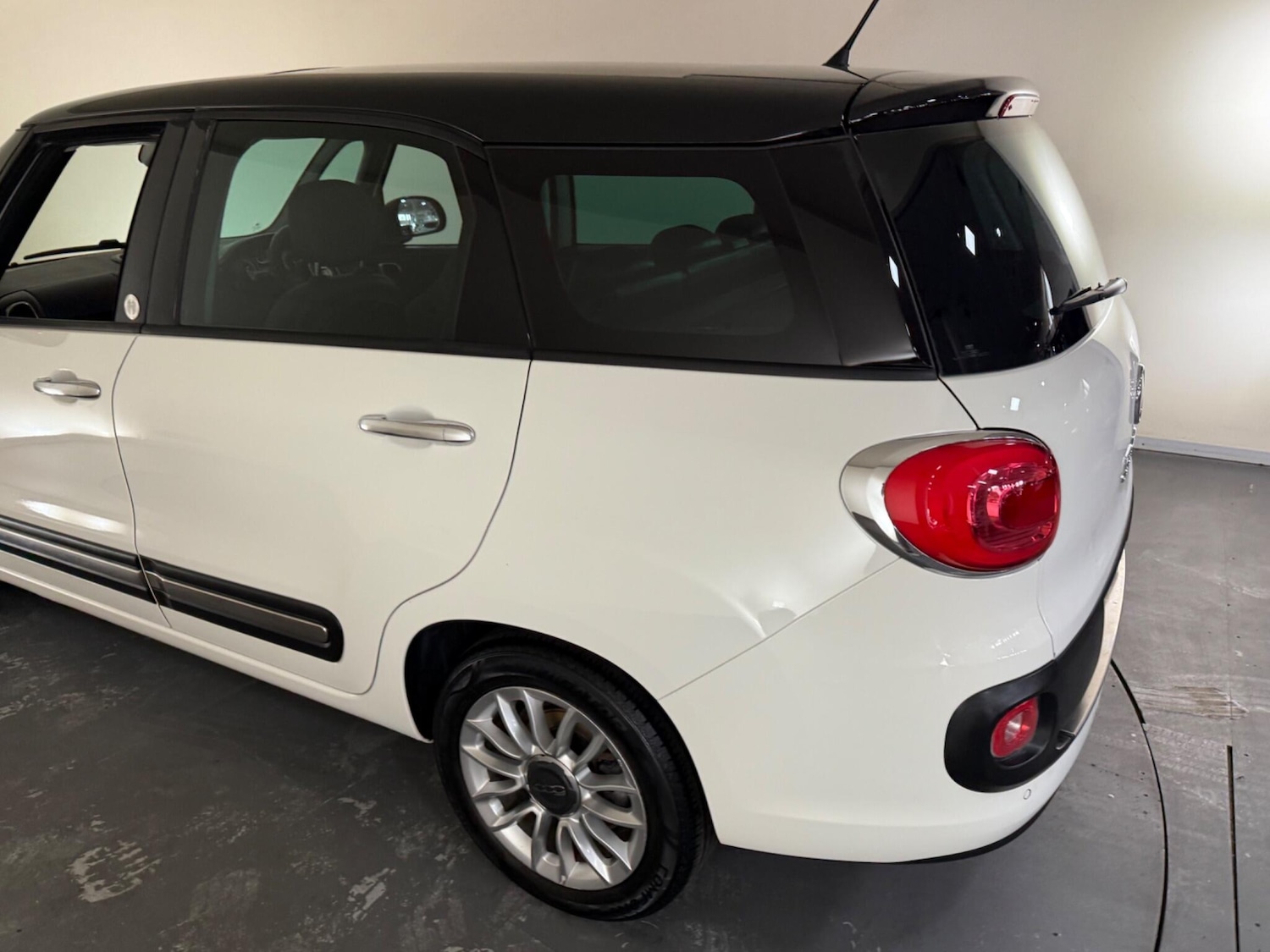 Used Fiat 500L 2013 for sale - 76409535: Photo 54