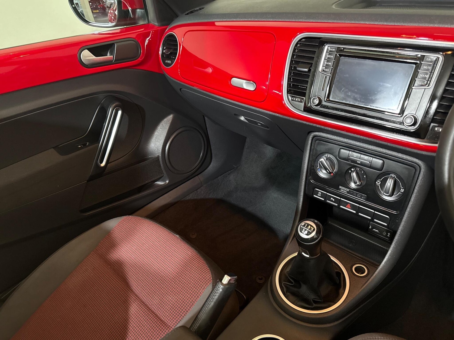 Used Volkswagen Beetle 2015 for sale - 76512836: Photo 30