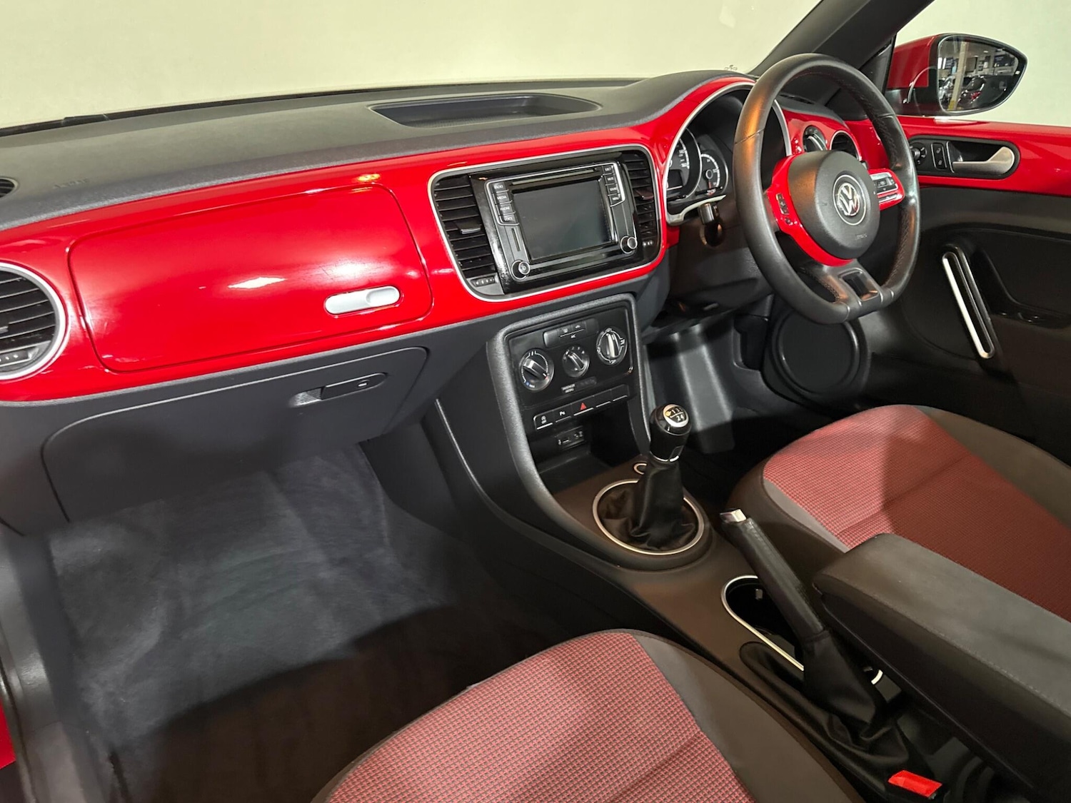 Used Volkswagen Beetle 2015 for sale - 76512836: Photo 60