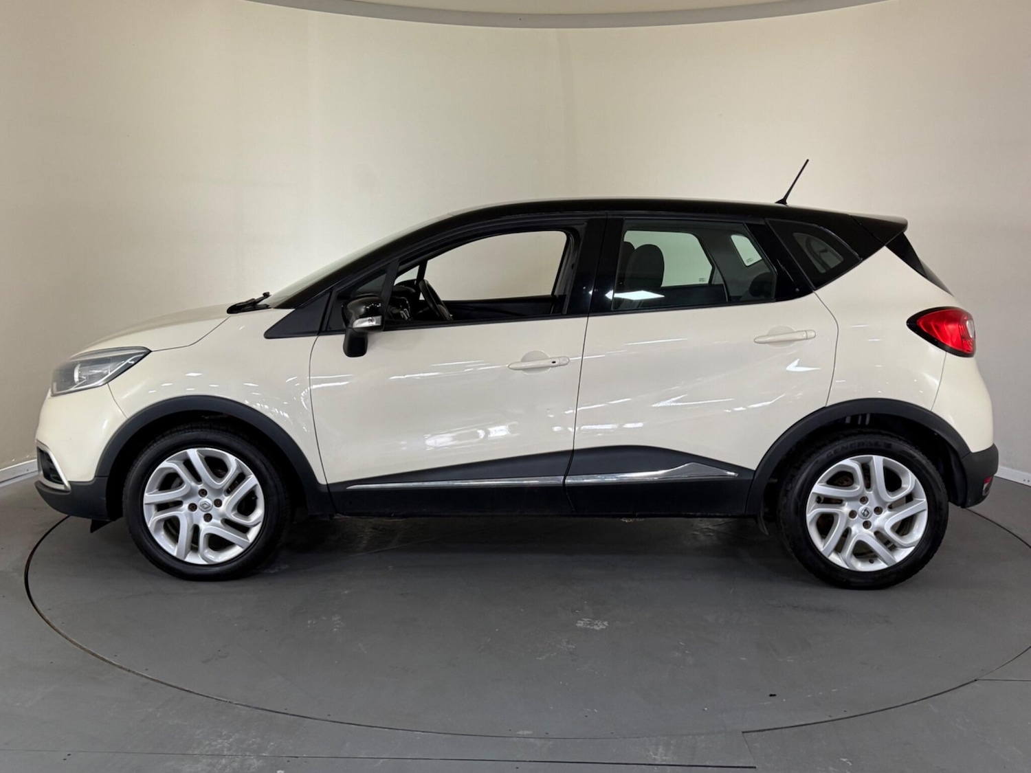 Used Renault Captur 2014 for sale - 76408868: Photo 4
