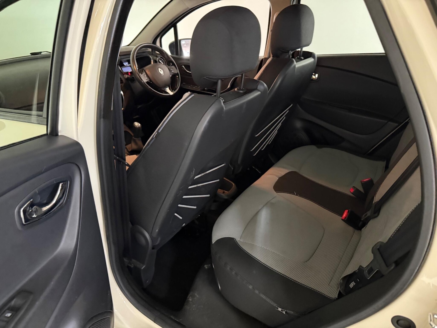 Used Renault Captur 2014 for sale - 76408868: Photo 61