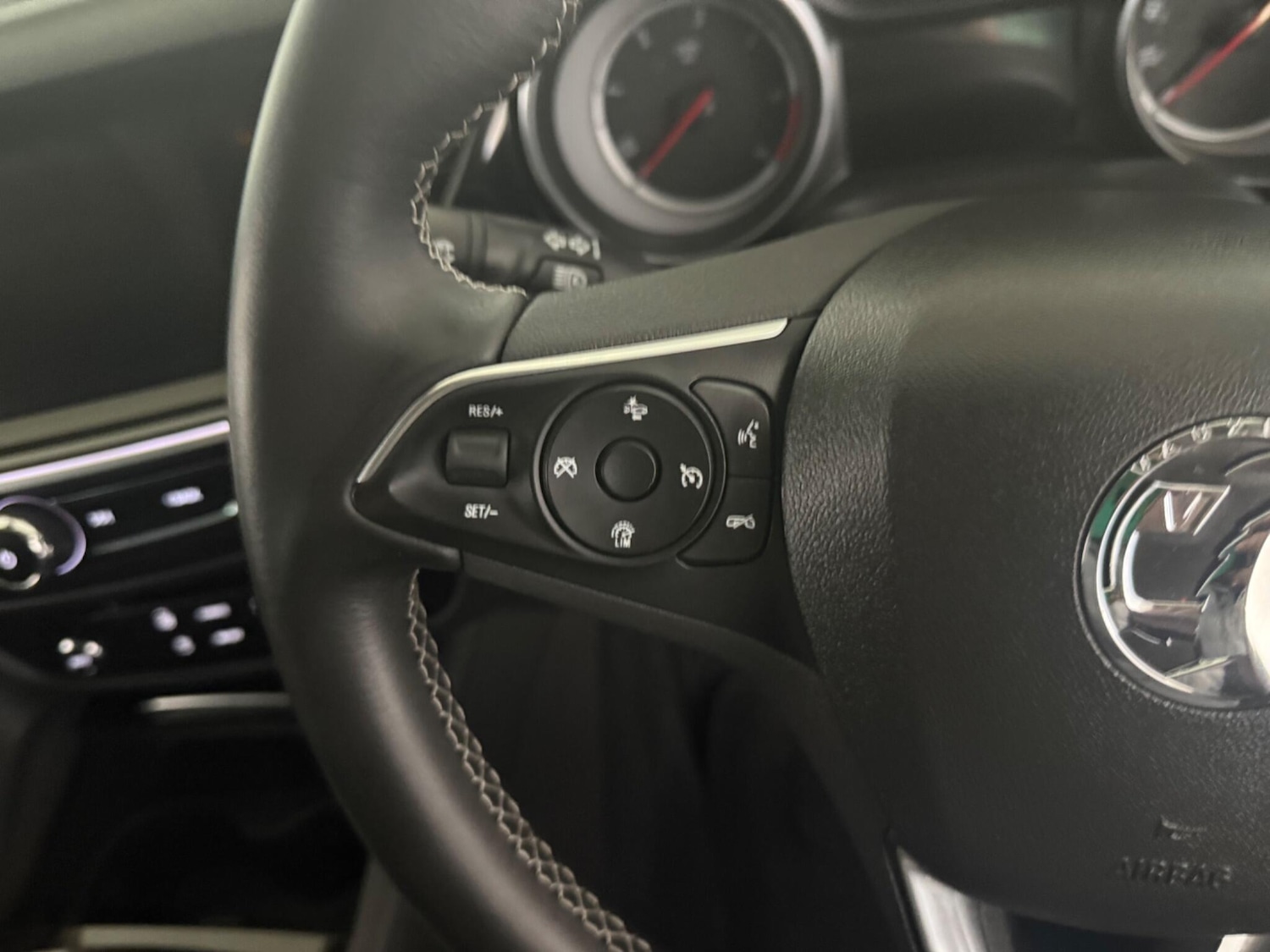 Used Vauxhall Insignia 2017 for sale - 76802323: Photo 29