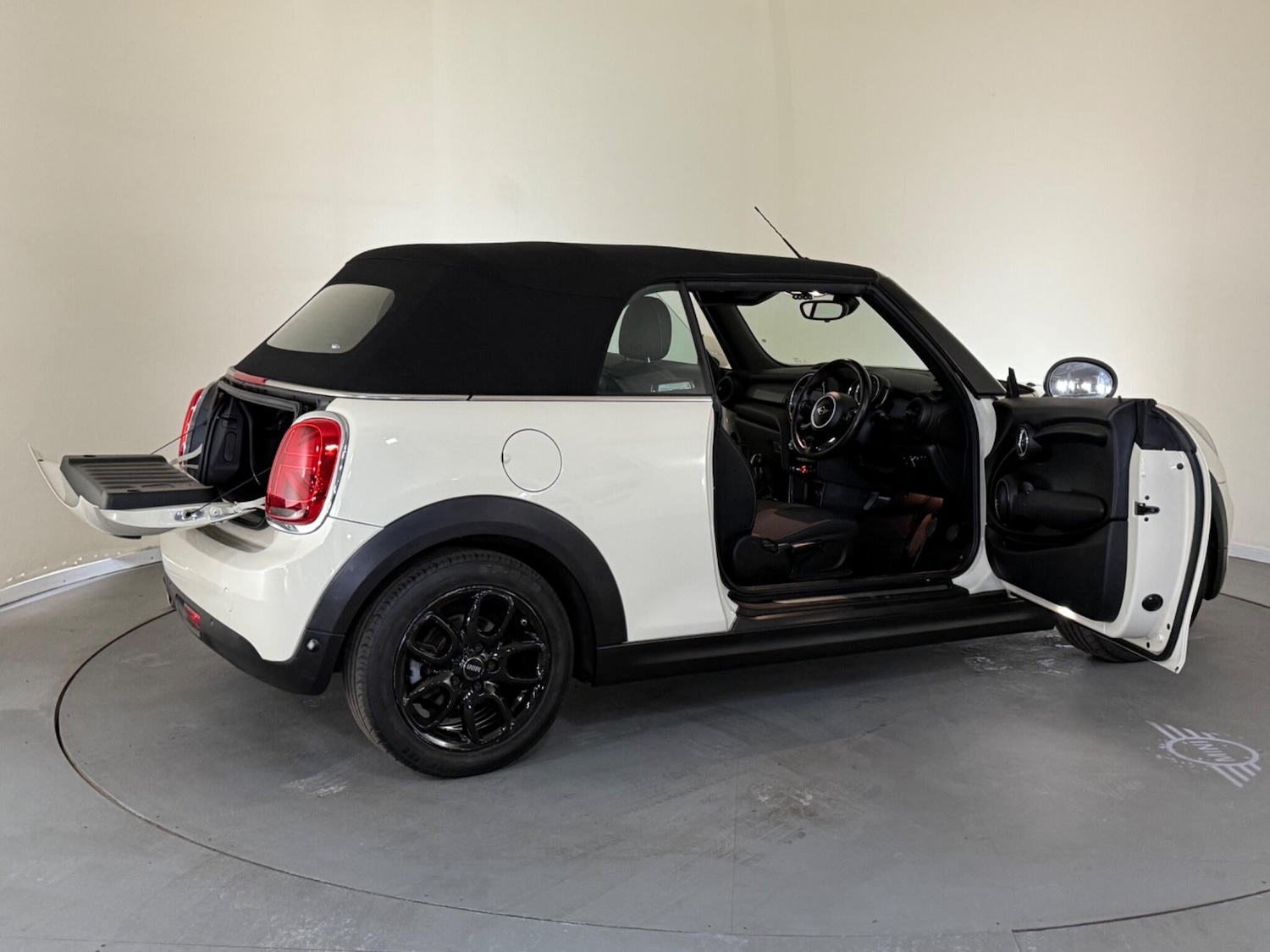 Used MINI Convertible 2018 for sale - 76408604: Photo 14