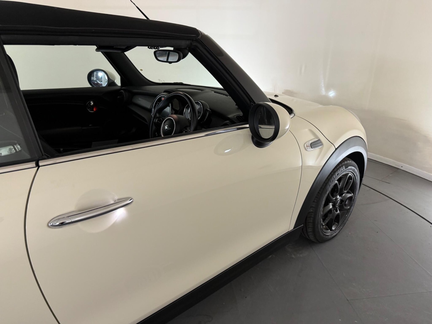 Used MINI Convertible 2018 for sale - 76408604: Photo 16