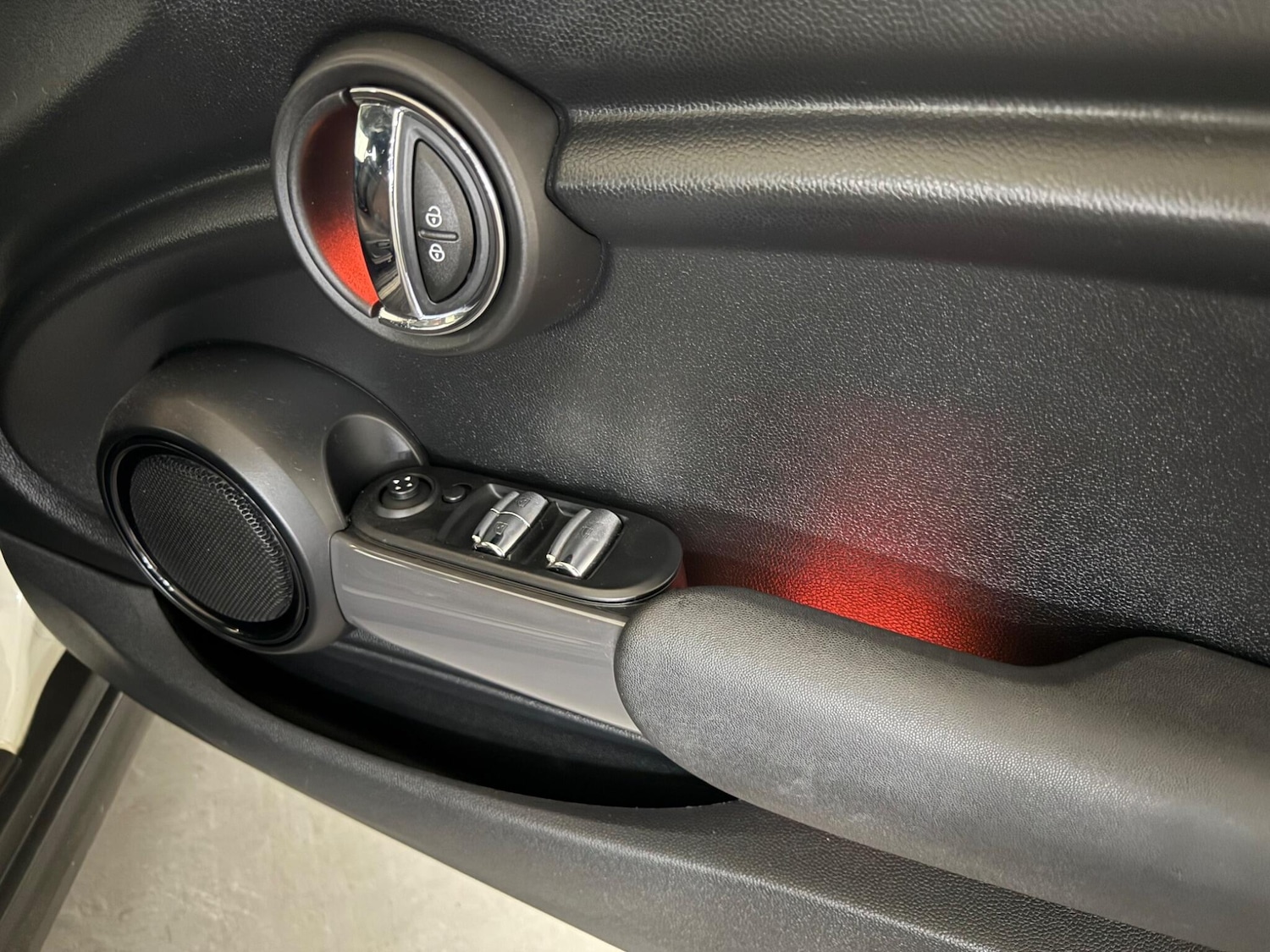 Used MINI Convertible 2018 for sale - 76408604: Photo 21