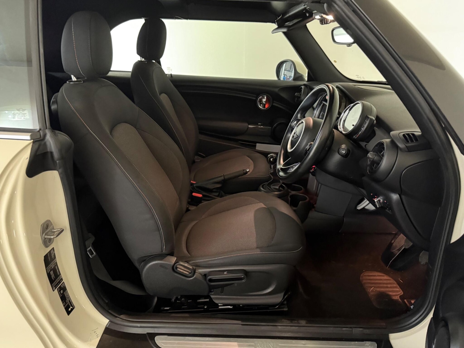 Used MINI Convertible 2018 for sale - 76408604: Photo 22