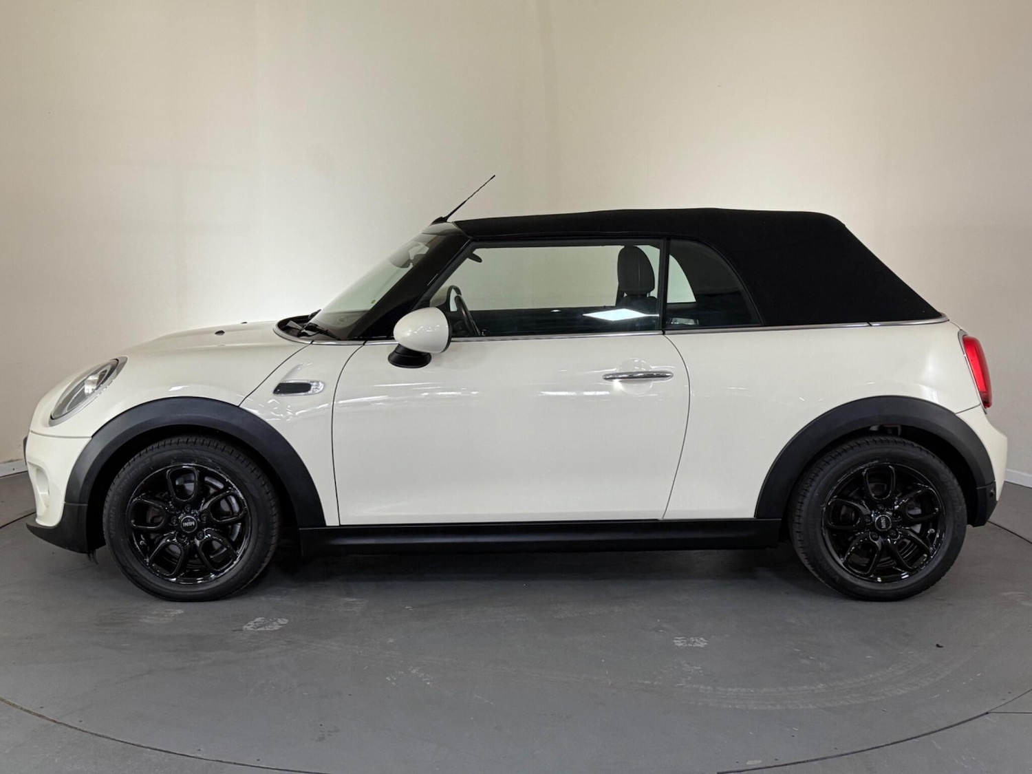 Used MINI Convertible 2018 for sale - 76408604: Photo 4