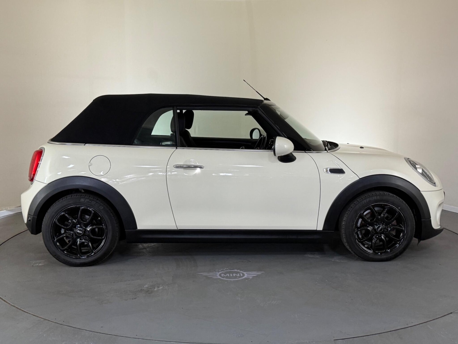 Used MINI Convertible 2018 for sale - 76408604: Photo 8