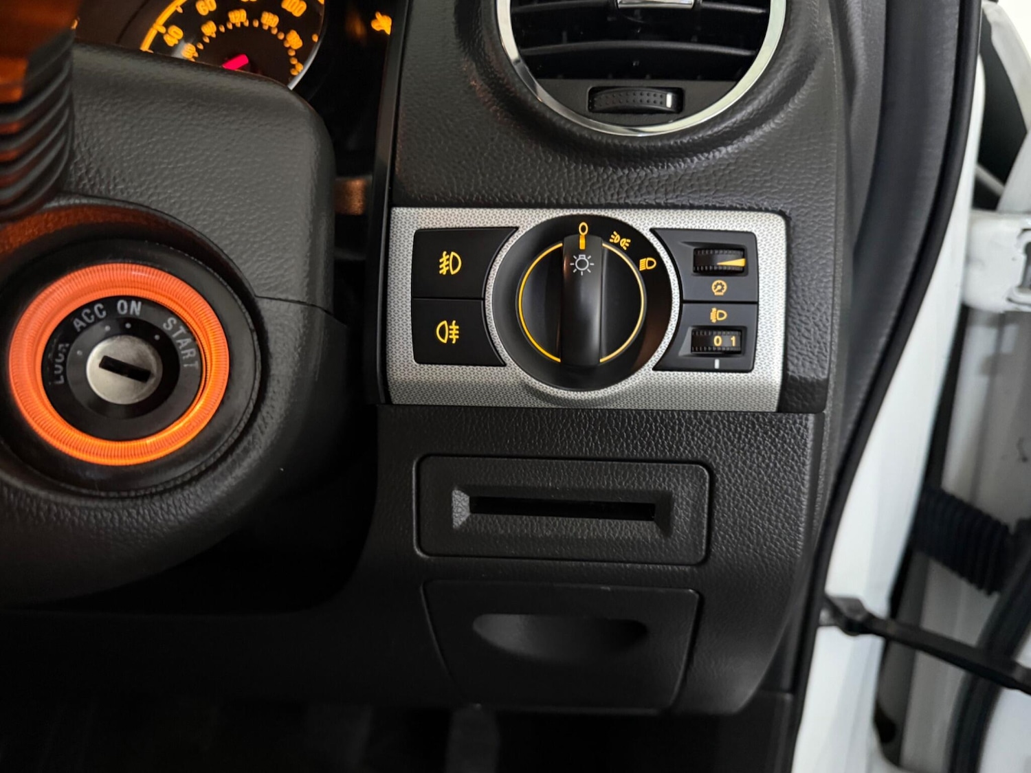 Used Vauxhall Antara 2013 for sale - 76987932: Photo 25