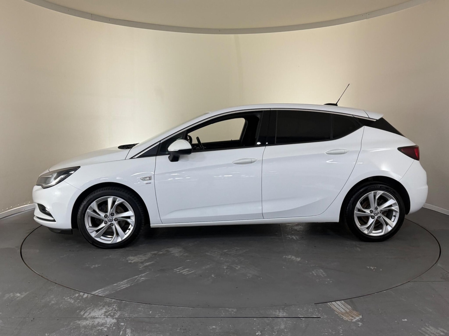 Used Vauxhall Astra 2017 for sale - 76440510: Photo 4