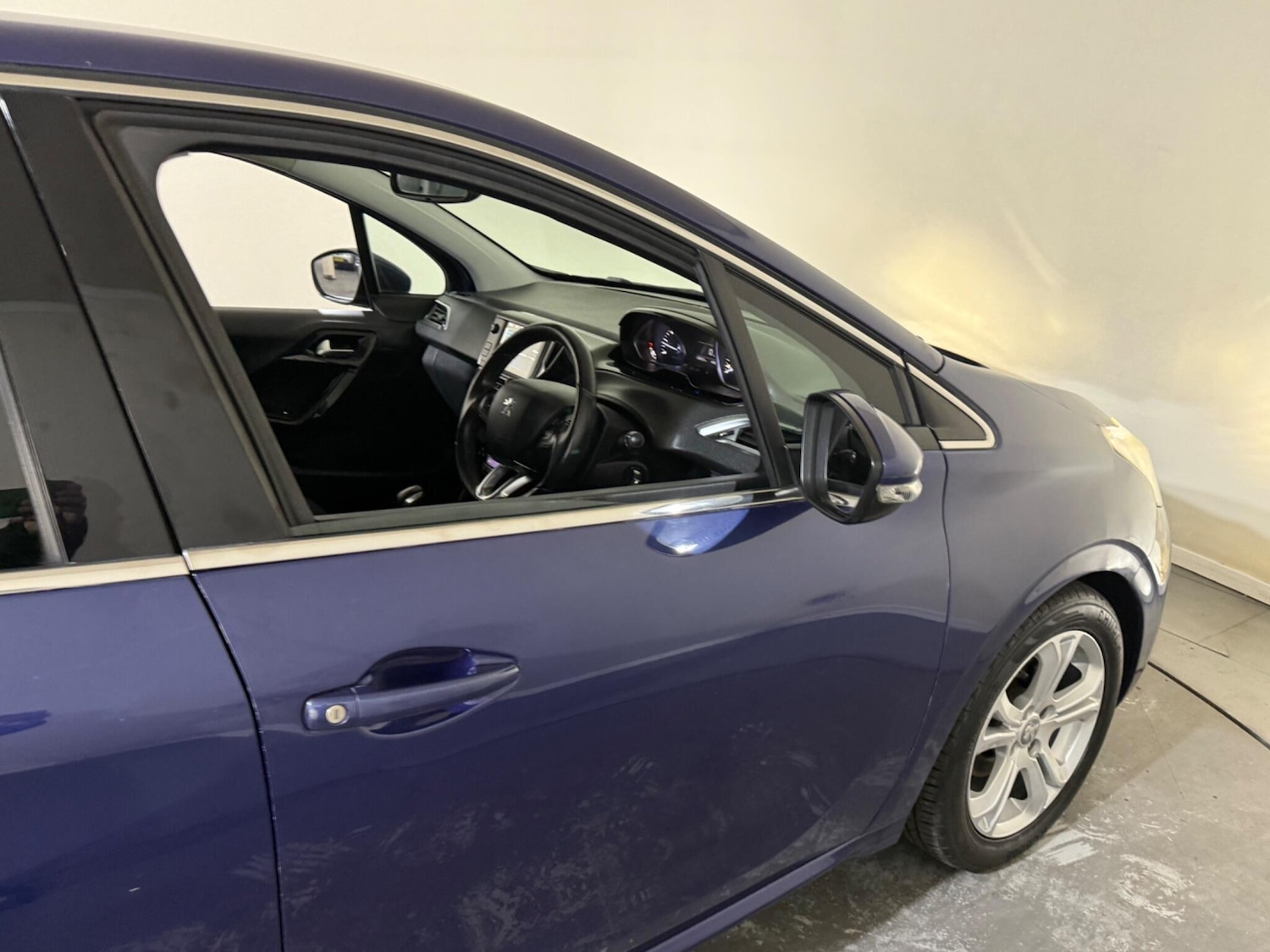 Used Peugeot 208 2014 for sale - 77202678: Photo 16