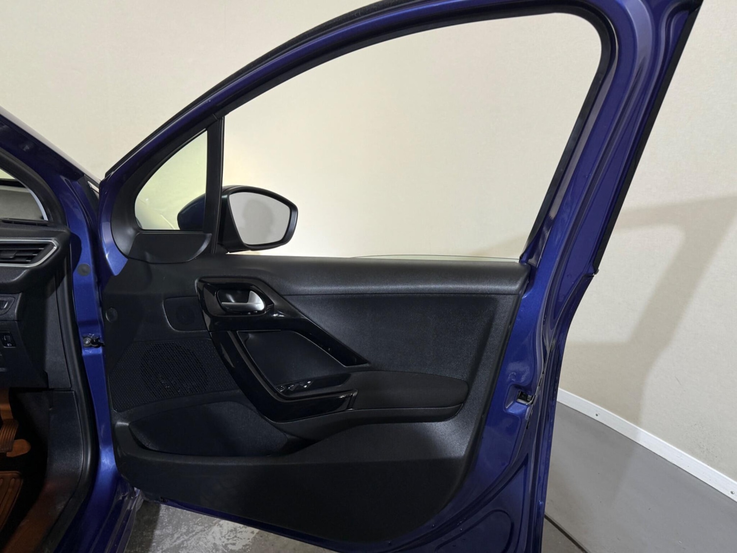 Used Peugeot 208 2014 for sale - 77202678: Photo 20