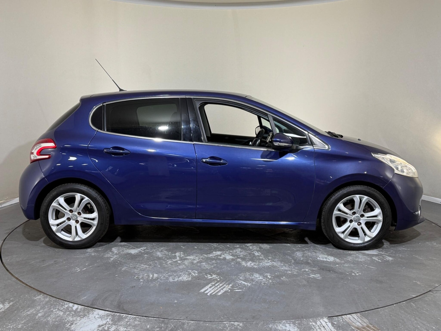 Used Peugeot 208 2014 for sale - 77202678: Photo 8