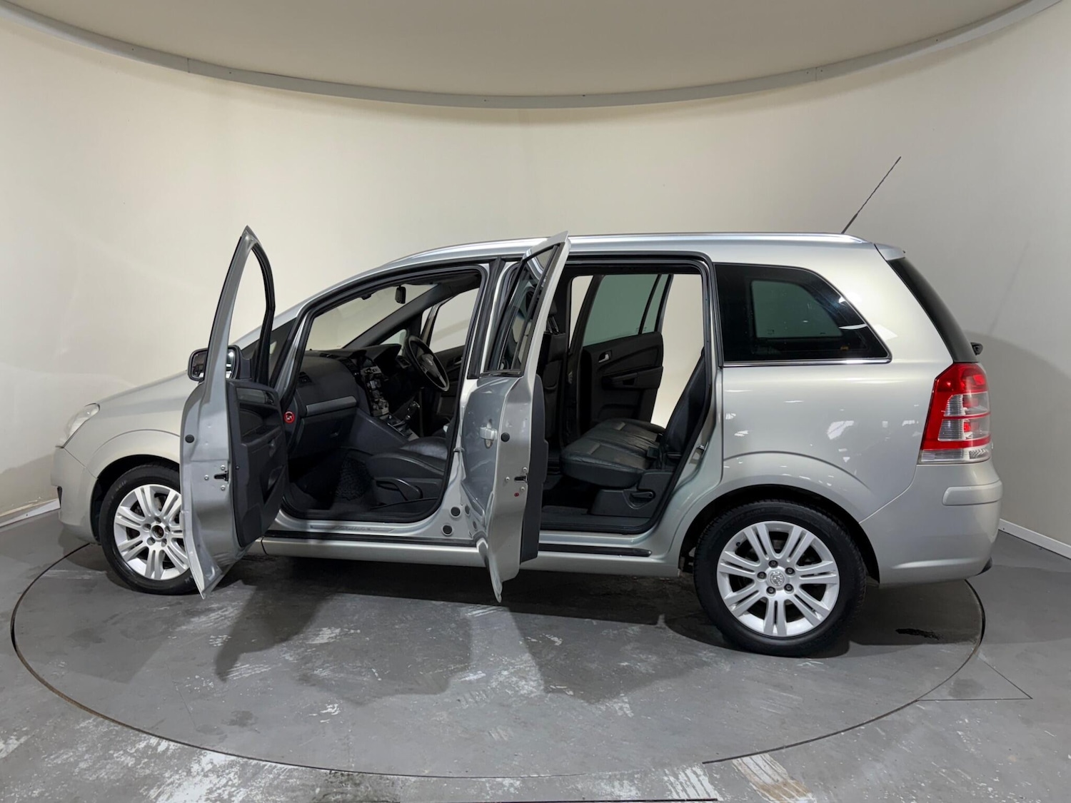 Used Vauxhall Zafira 2011 for sale - 76645349: Photo 11