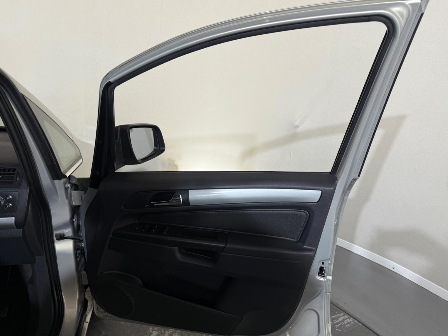 Used Vauxhall Zafira 2011 for sale - 76645349: Photo 21