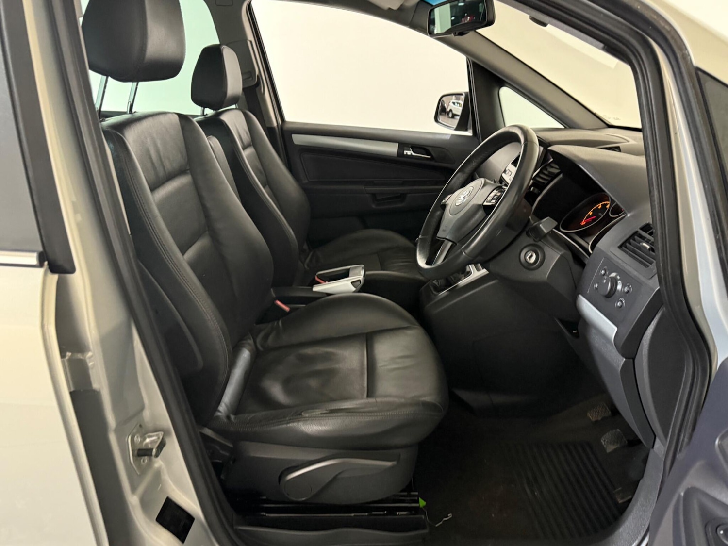 Used Vauxhall Zafira 2011 for sale - 76645349: Photo 23