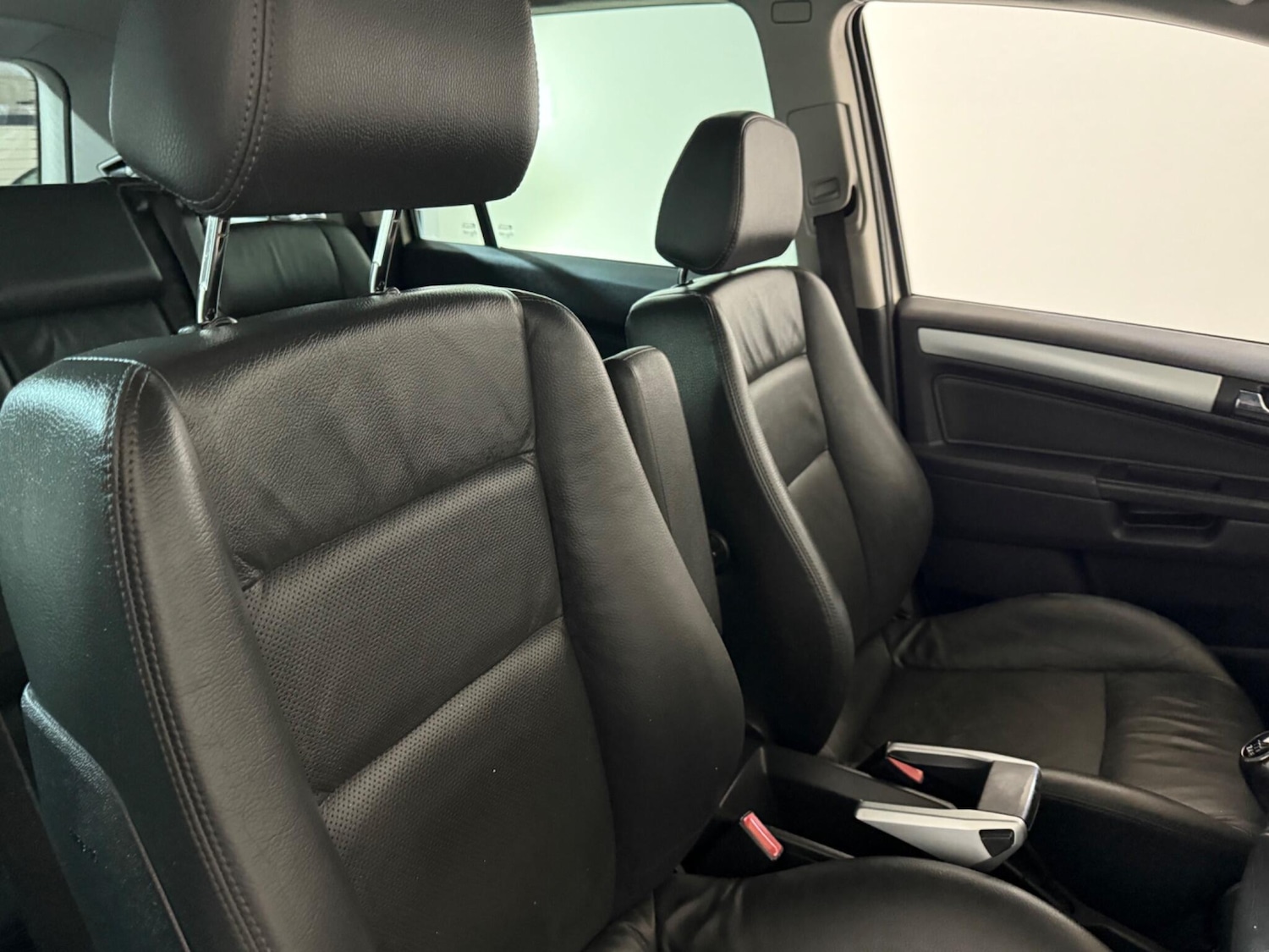 Used Vauxhall Zafira 2011 for sale - 76645349: Photo 24