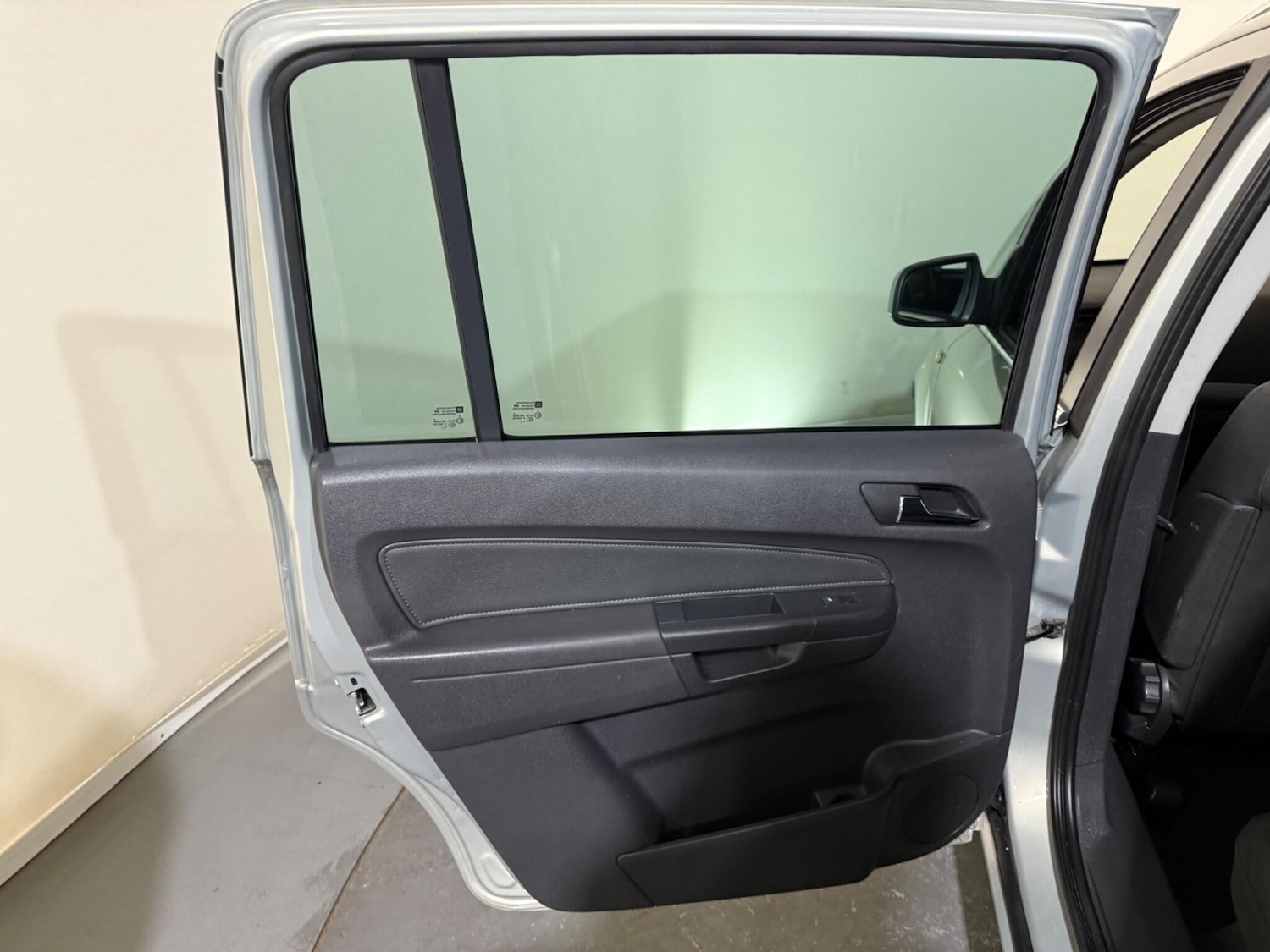 Used Vauxhall Zafira 2011 for sale - 76645349: Photo 54